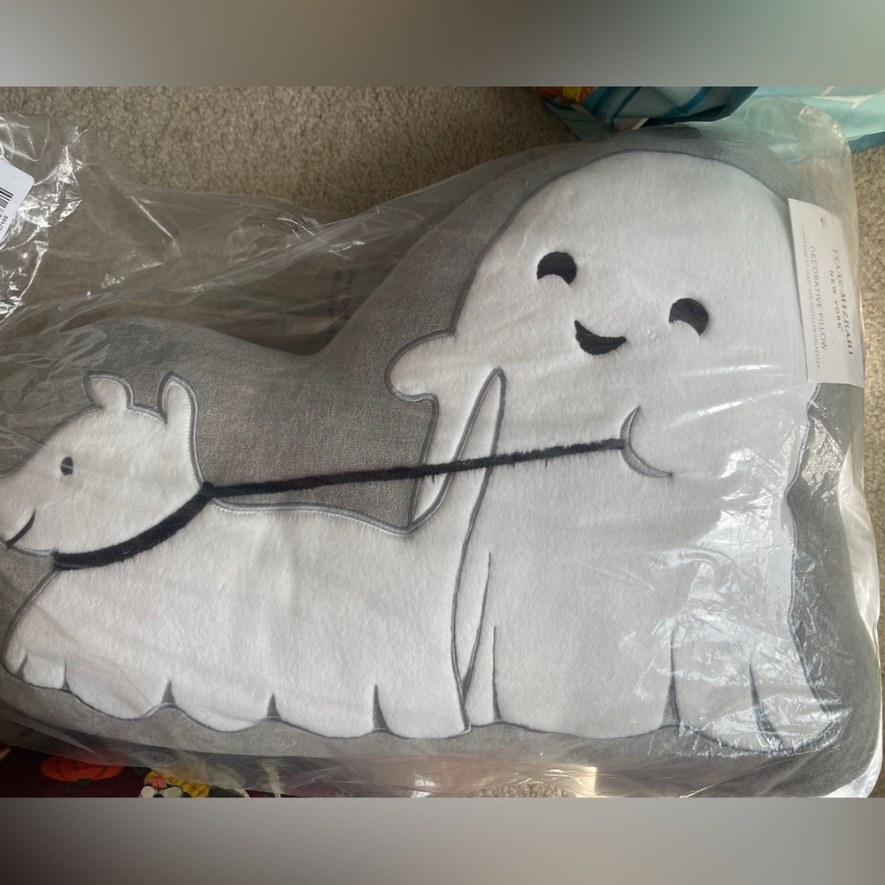 Halloween Ghost Walking Dog Pillow dog 🐶👻 Isaac Mizrahi Viral  HTF NWT - Picture 3 of 3